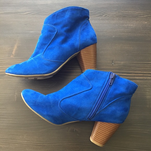 Blue suede booties - Picture 2 of 5